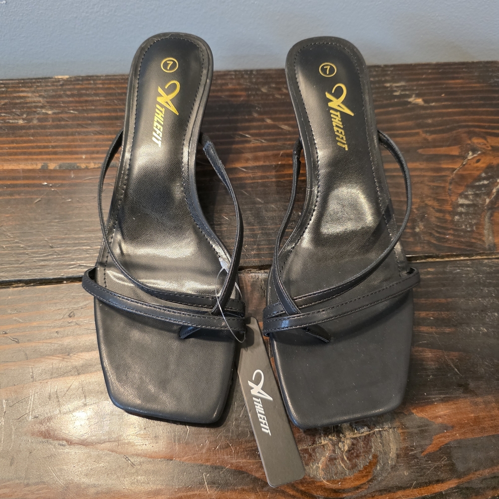 Elegant Black Heels Size 7 Kitten Heels NEW!! - Picture 3 of 4